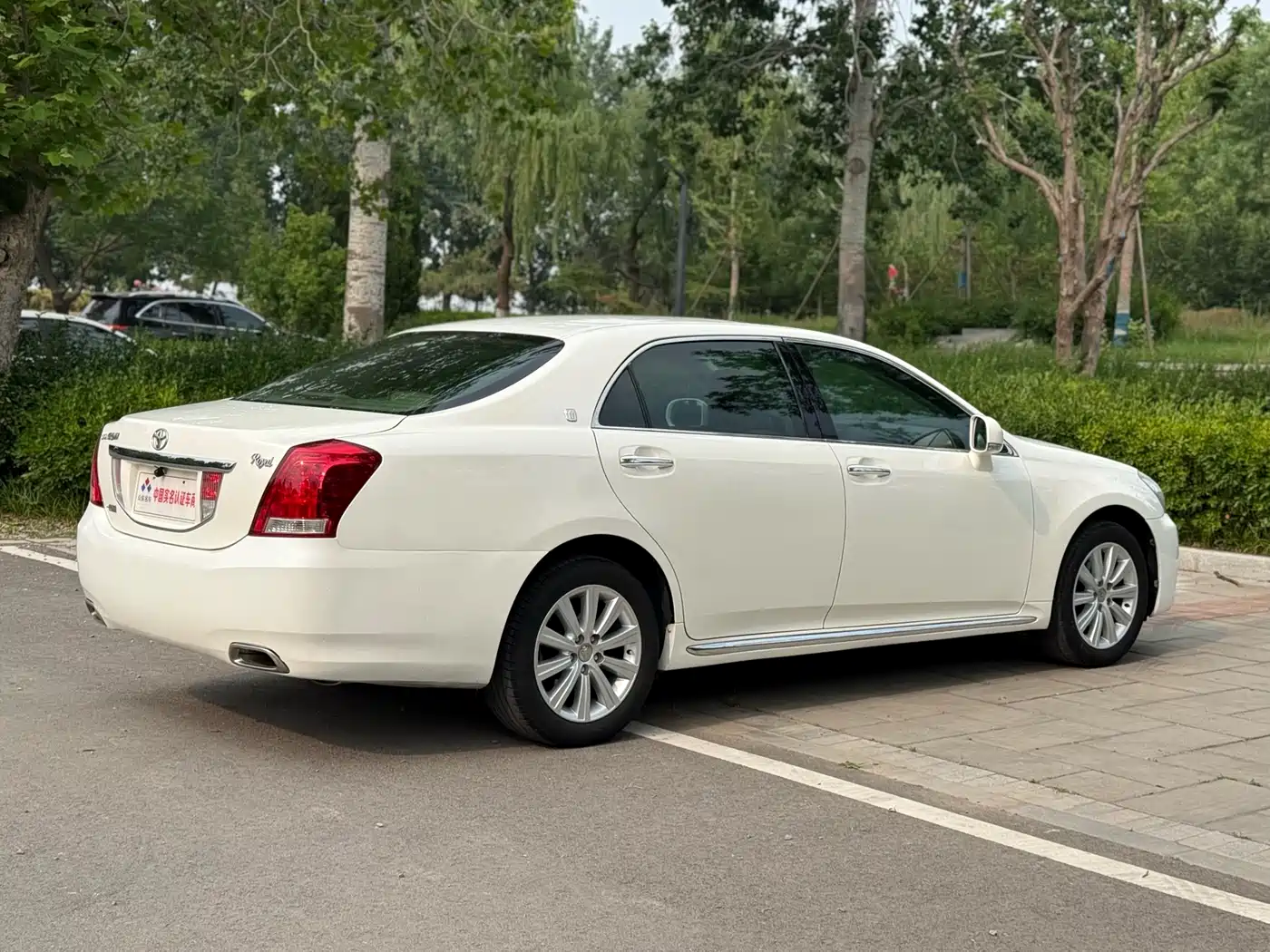 Toyota Crown 2010 2.5L Royal Leather Sunroof фото 19