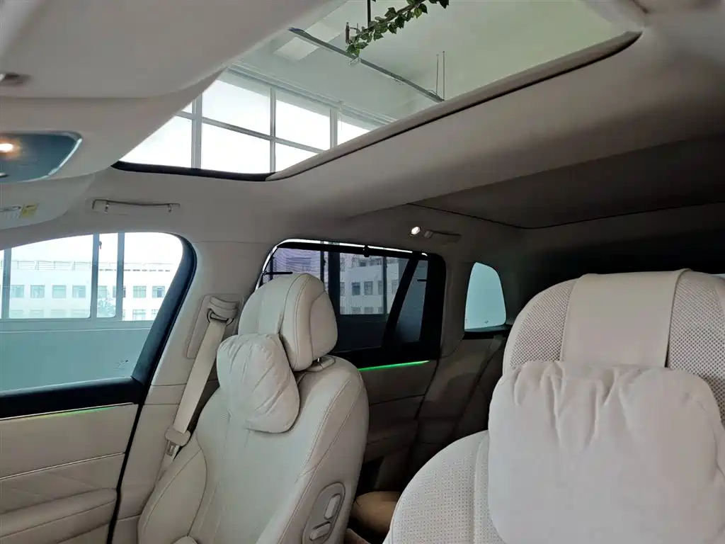 AITO Wenjie AITO M8 2025 Range Extender Max+ Edition 53.4kWh 5-seater фото 16