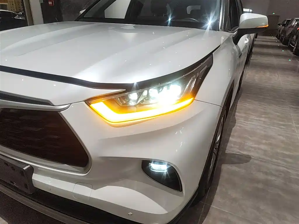 Toyota Highlander 2022 Model Dual Engine 2.5L 4WD Premium Edition 7-Seater фото 24