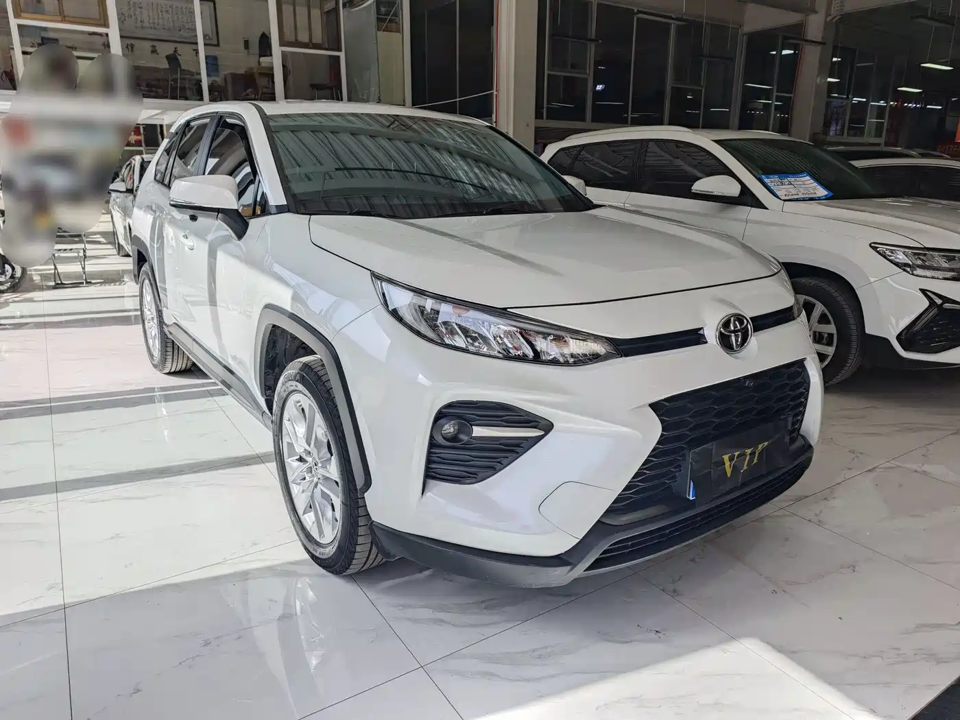 Toyota Wildlander 2023 2.0L CVT FWD LE фото 3