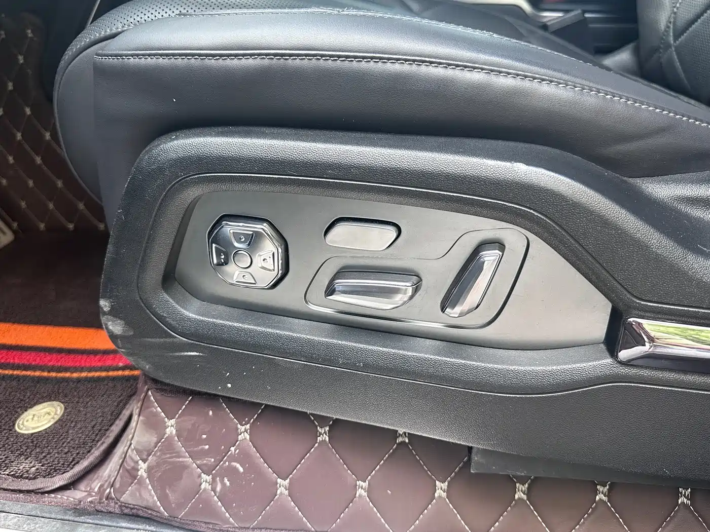 Fang Cheng Bao Leopard 8 2025 2025 Zhiyong Flagship 7-Seater