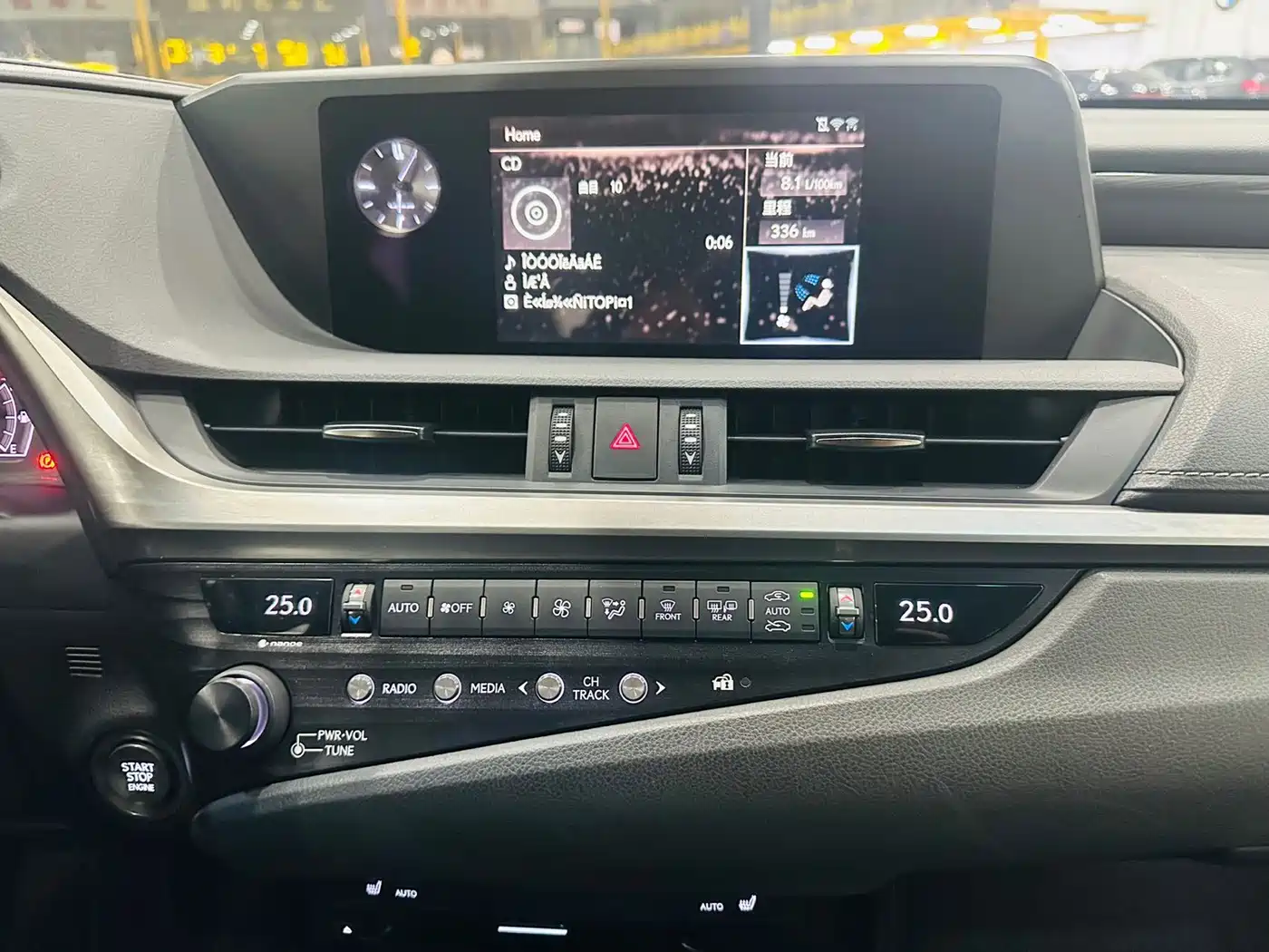 Фото 13 - Lexus ES