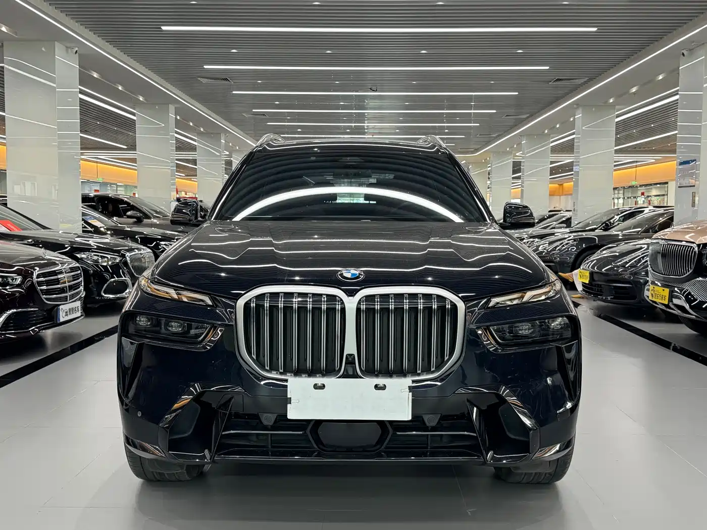BMW X7 2023 xDrive40i Exclusive M Sport Package фото 2