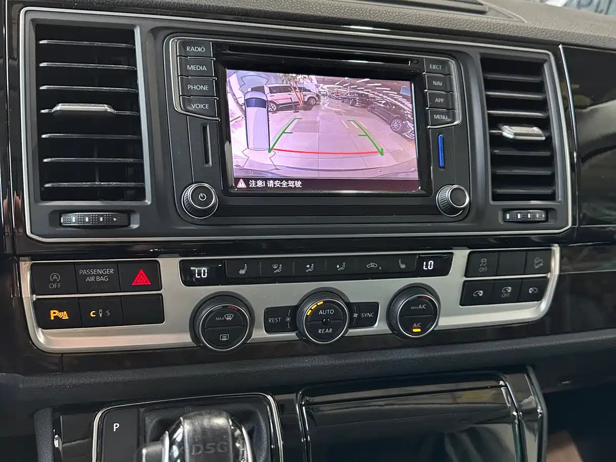 Volkswagen Multivan 2018 2.0TSI 4WD Premium Edition 7-Seater фото 9