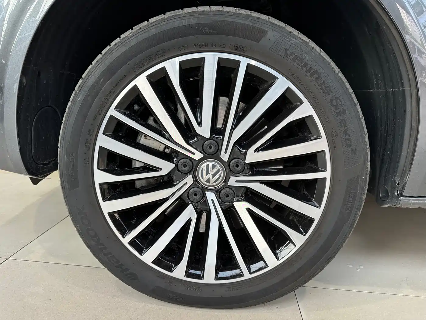 Volkswagen Multivan 2018 2.0TSI 4WD Premium Edition 7-Seater фото 19