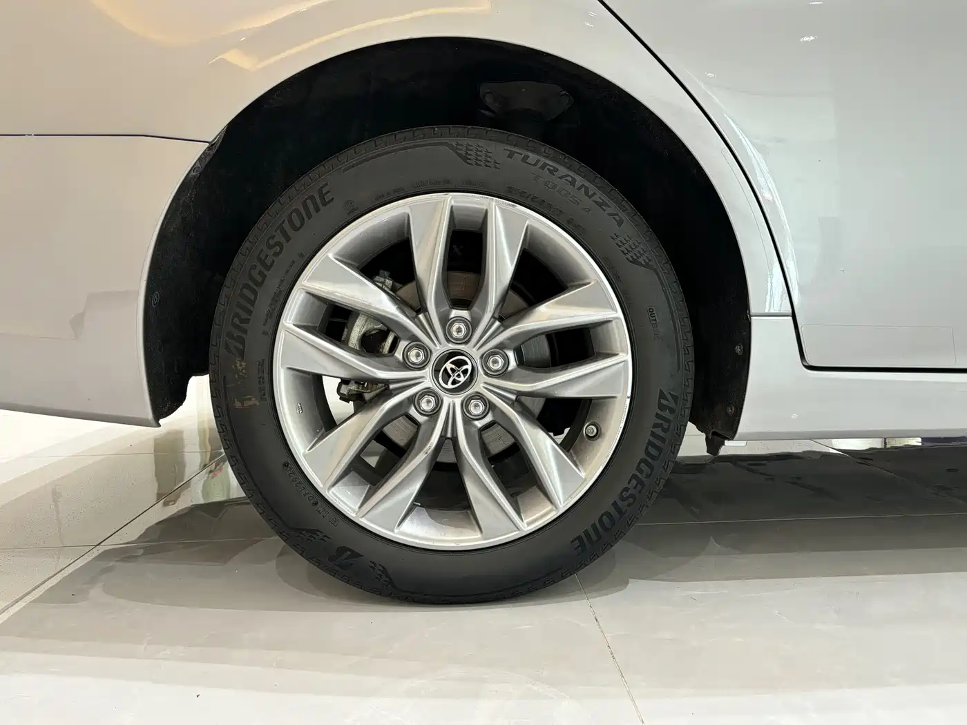 Toyota Avalon 2019 Hybrid 2.5L Luxury Edition China V фото 18