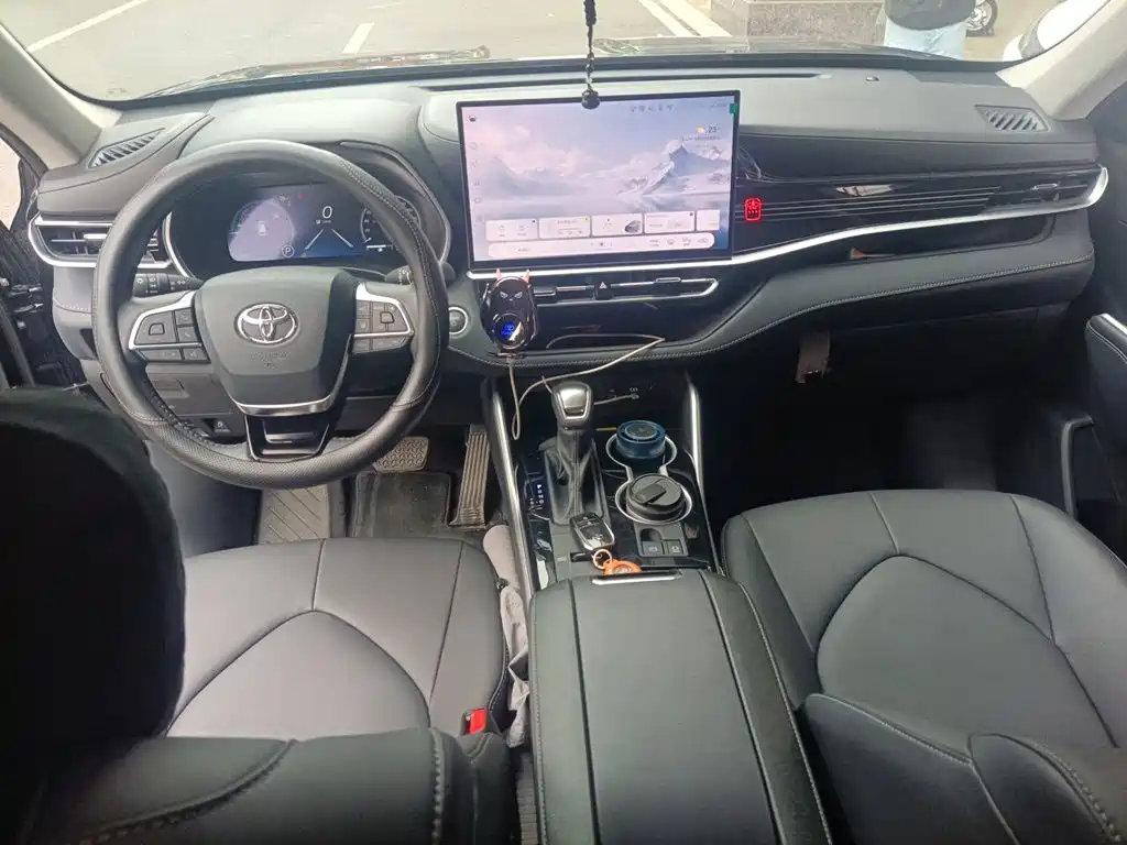 Photo 10 - Toyota Highlander