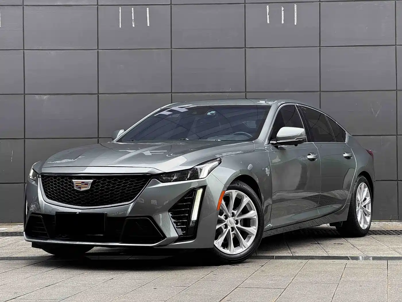 Фото 1 - Cadillac CT5