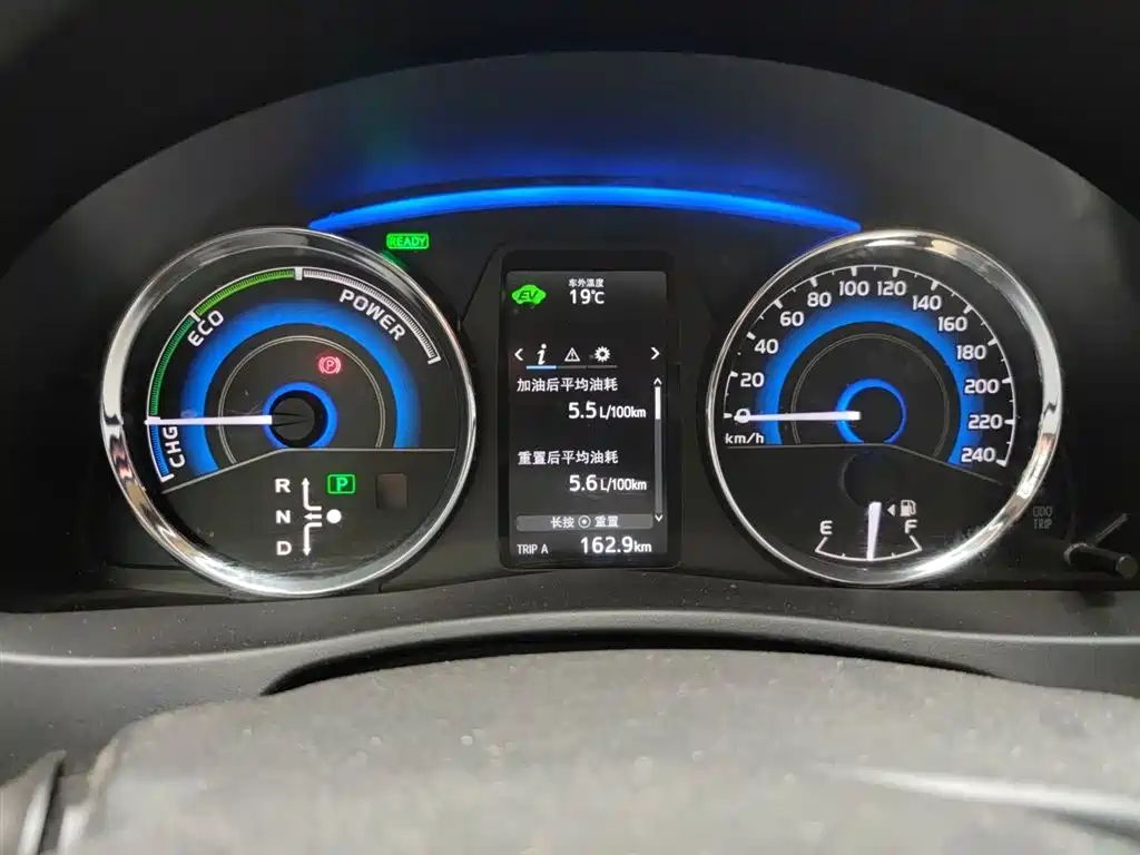 Toyota Corolla 2017 Facelift Hybrid 1.8L E-CVT Leading Edition фото 7
