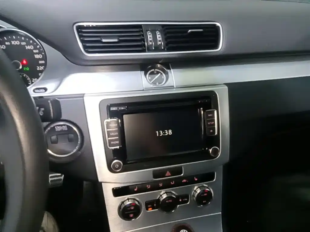 Volkswagen FAW-Volkswagen CC 2016 Model 2.0TSI Luxury фото 13
