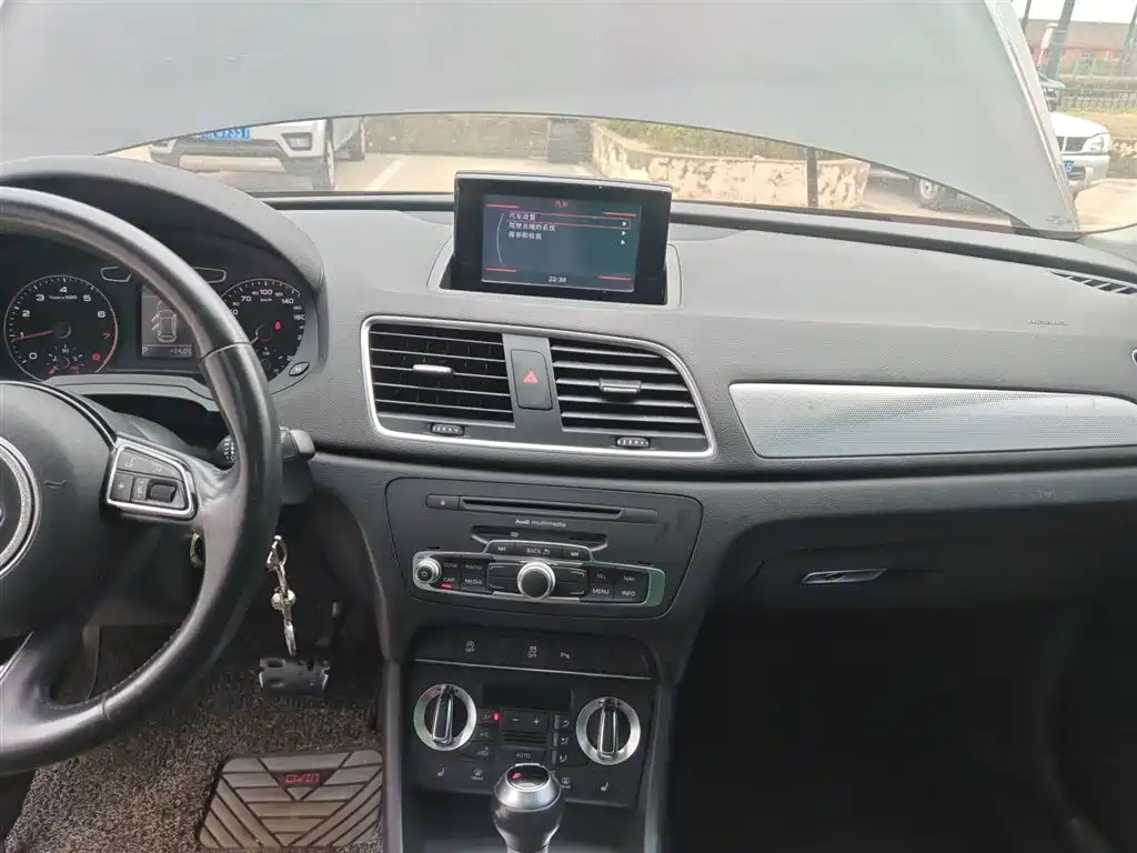 Audi Q3 2015 35 TFSI Comfort фото 9