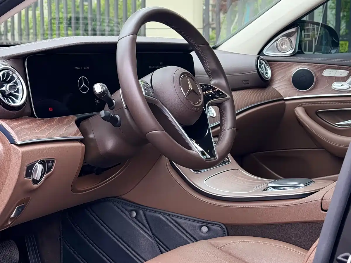 Mercedes-Benz E-Class 2023 E 300 L Fashion фото 6