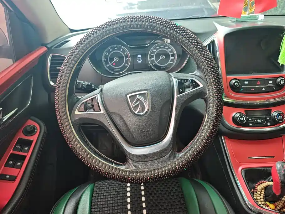 Baojun 560 2015 2015 1.8L Manual Luxury