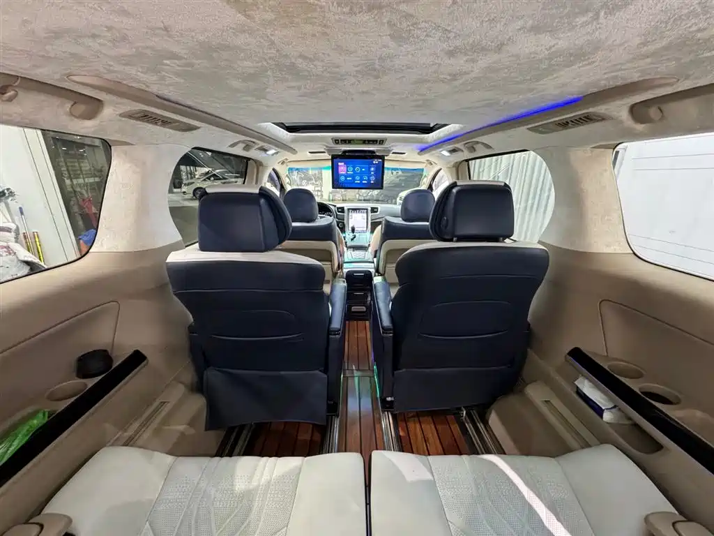 Toyota Alphard фото 11