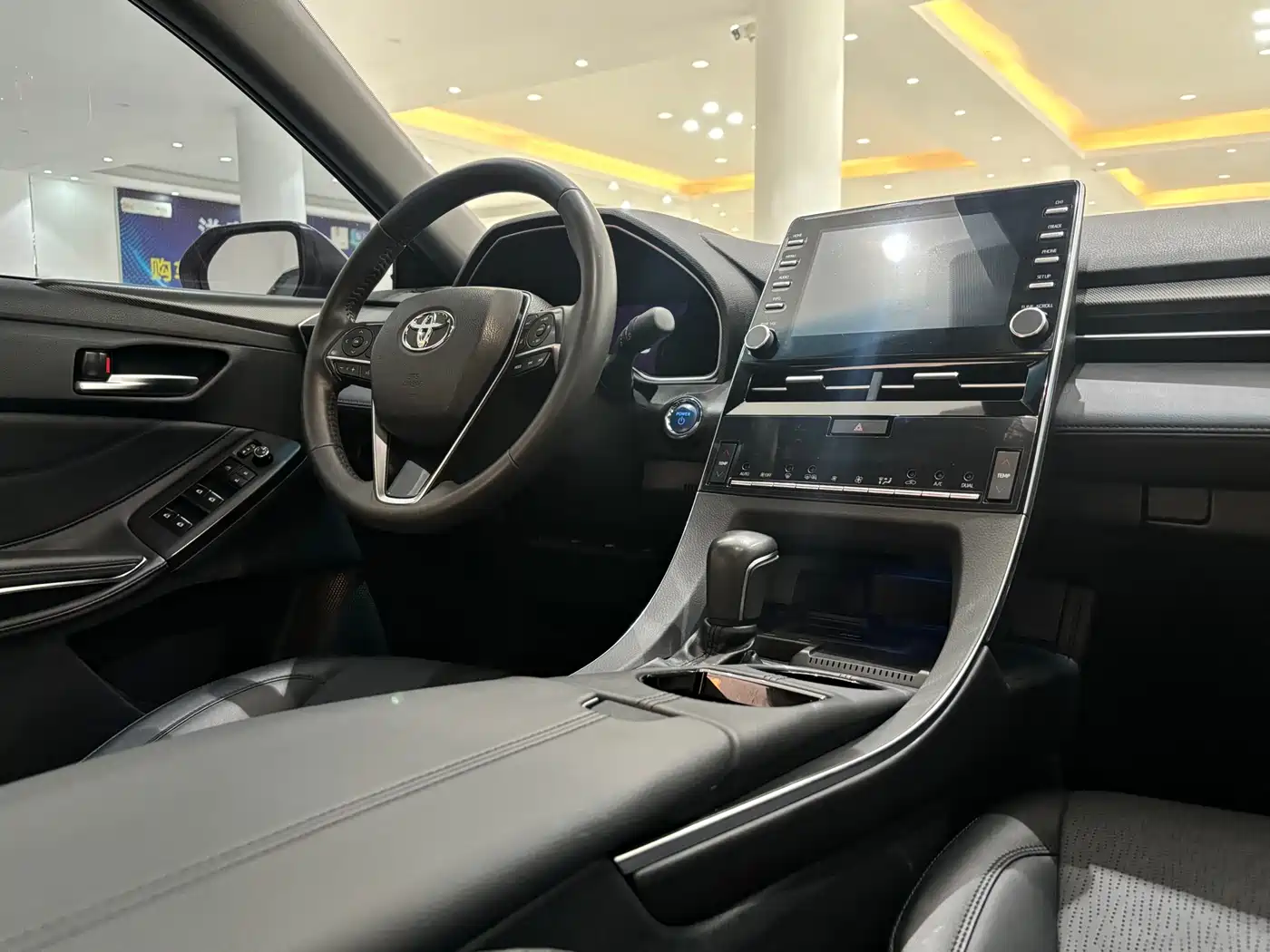 Toyota Avalon 2019 Hybrid 2.5L Luxury Edition China V фото 13