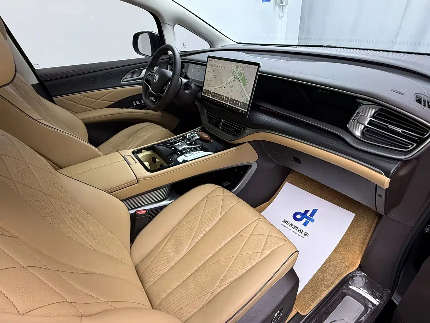 Denza D9 2024 DM-i 980 AWD Prestige фото 6