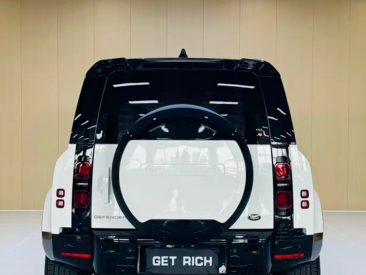 Land Rover Defender 2025 110 3.0T P400 -Dynamic HSE фото 8