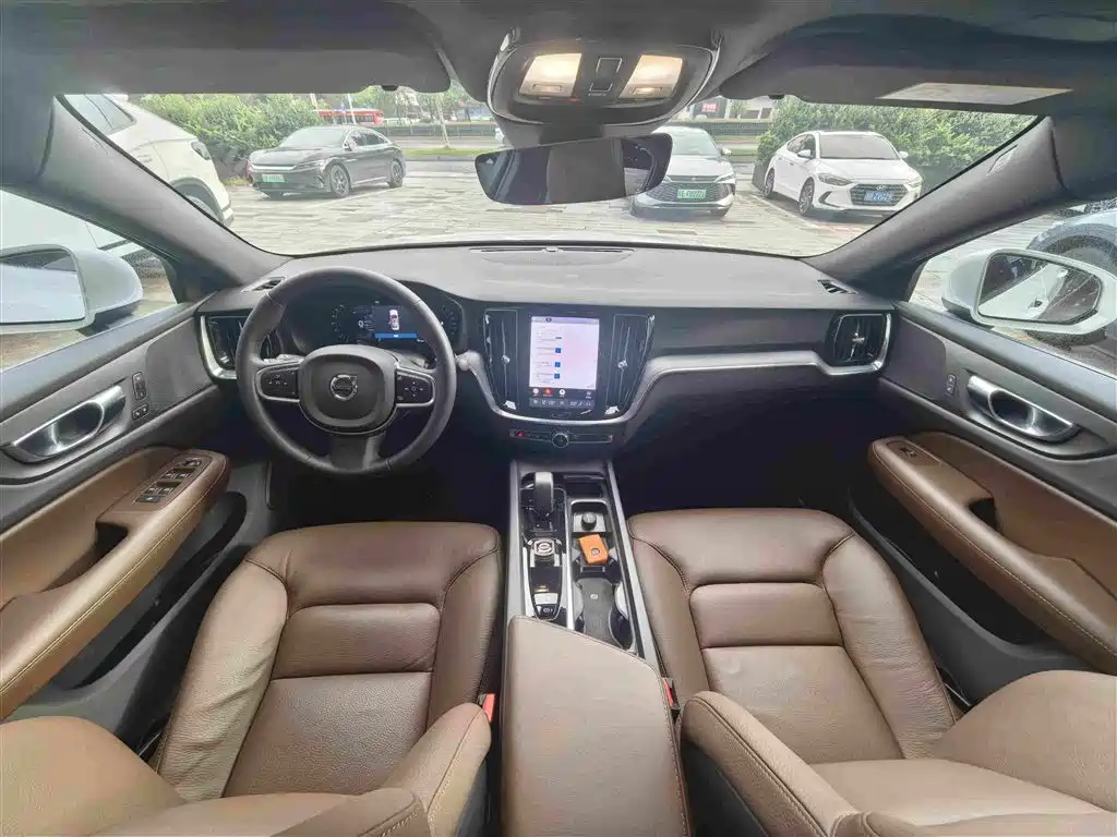 Volvo S60 2025 2025 B4 Smart Luxury Edition