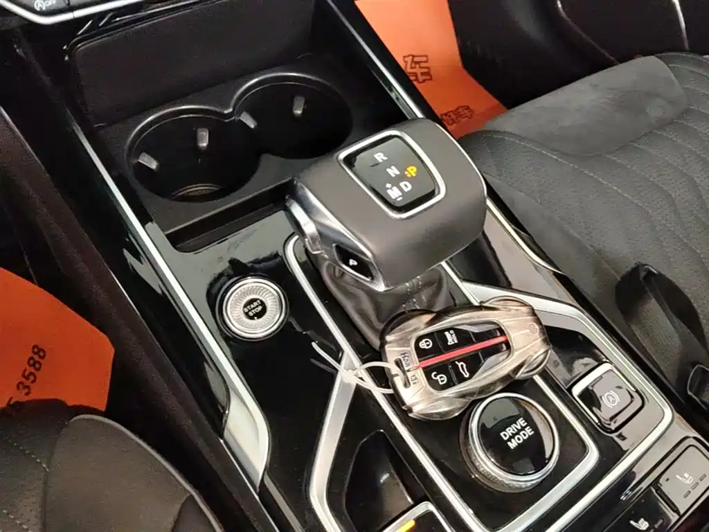 Hongqi HS5 2022 Facelift 2.0T Smart Flag Enjoyment Edition фото 14