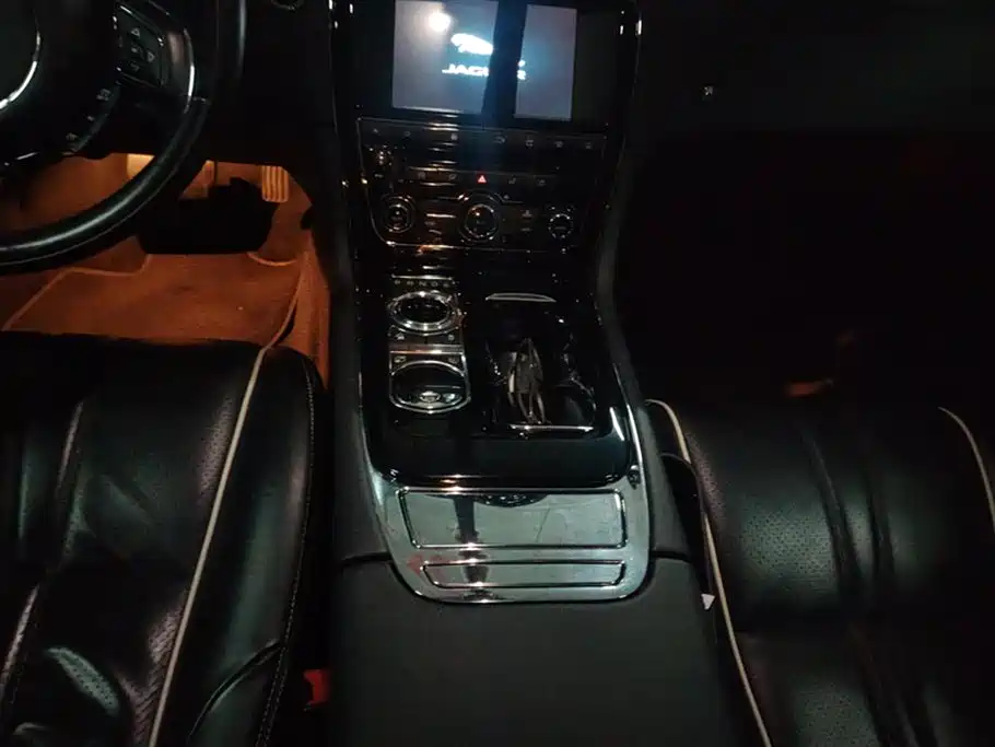 JAGUAR XJ