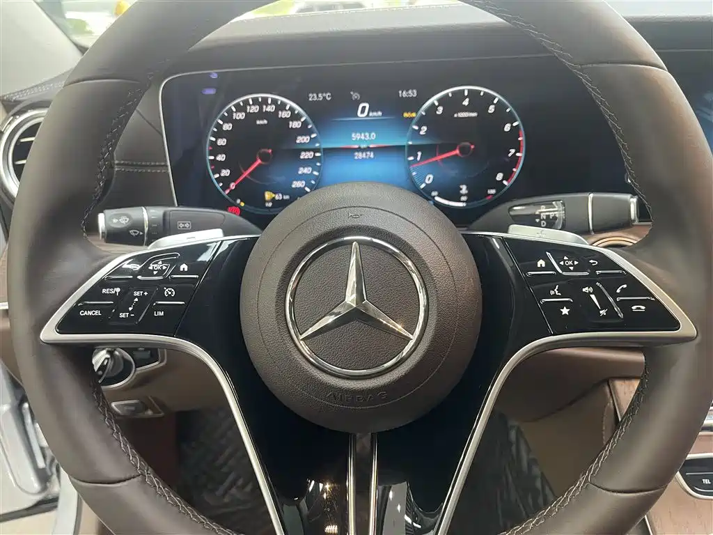 Mercedes-Benz E-Class 2023 E 300 L Fashion фото 19