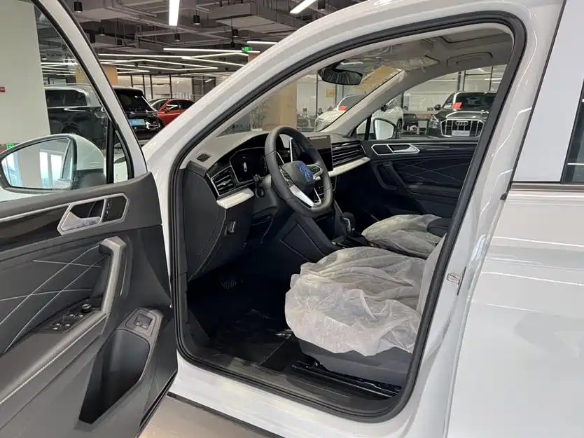 Volkswagen Tiguan L PHEV 2023 430PHEV Plug-in Hybrid Premium фото 8