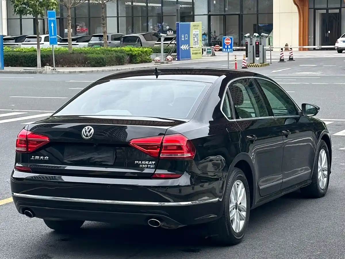 Volkswagen Passat 2016 330TSI DSG Honor Edition фото 16
