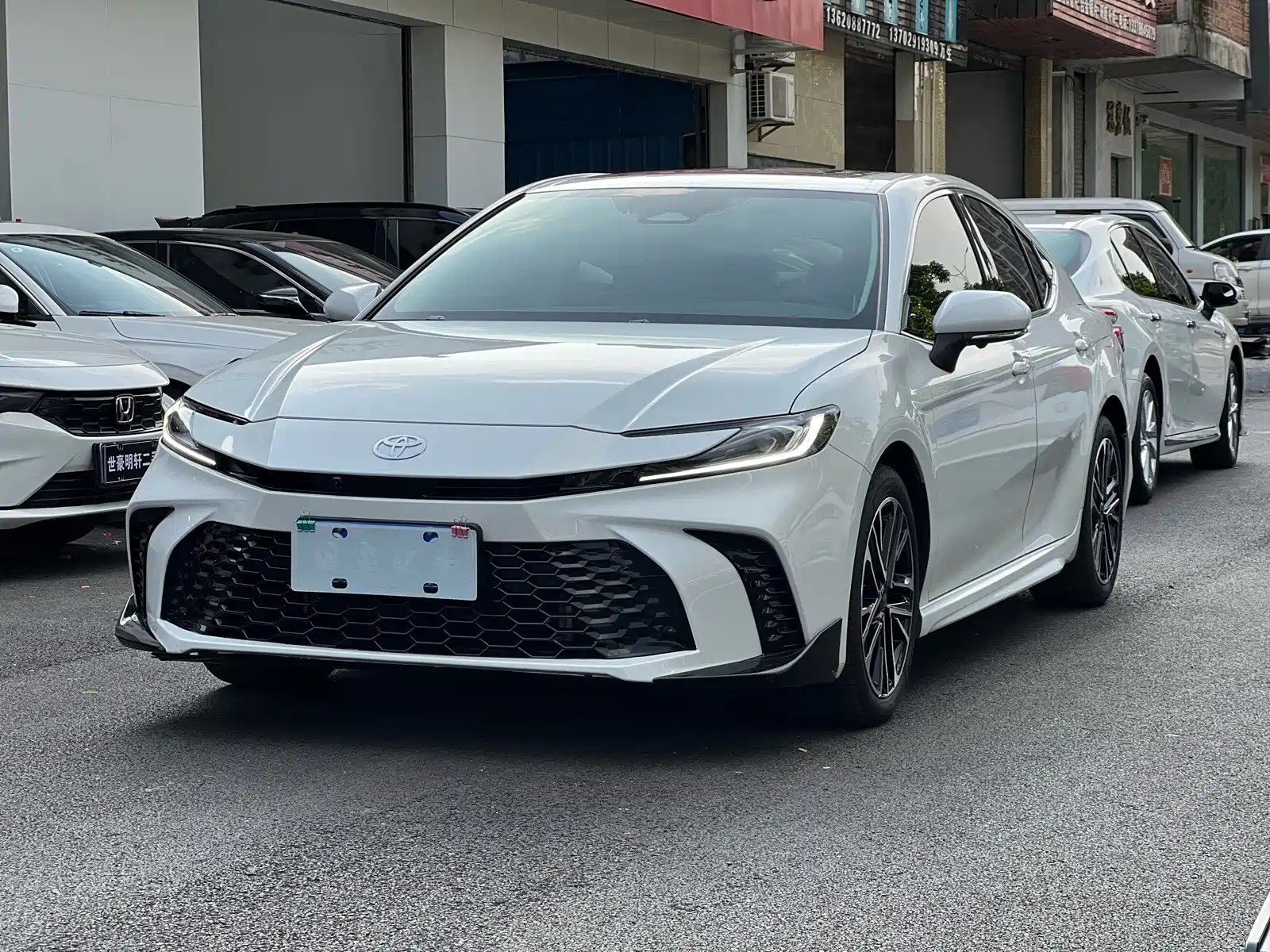 Фото 3 - Toyota Camry