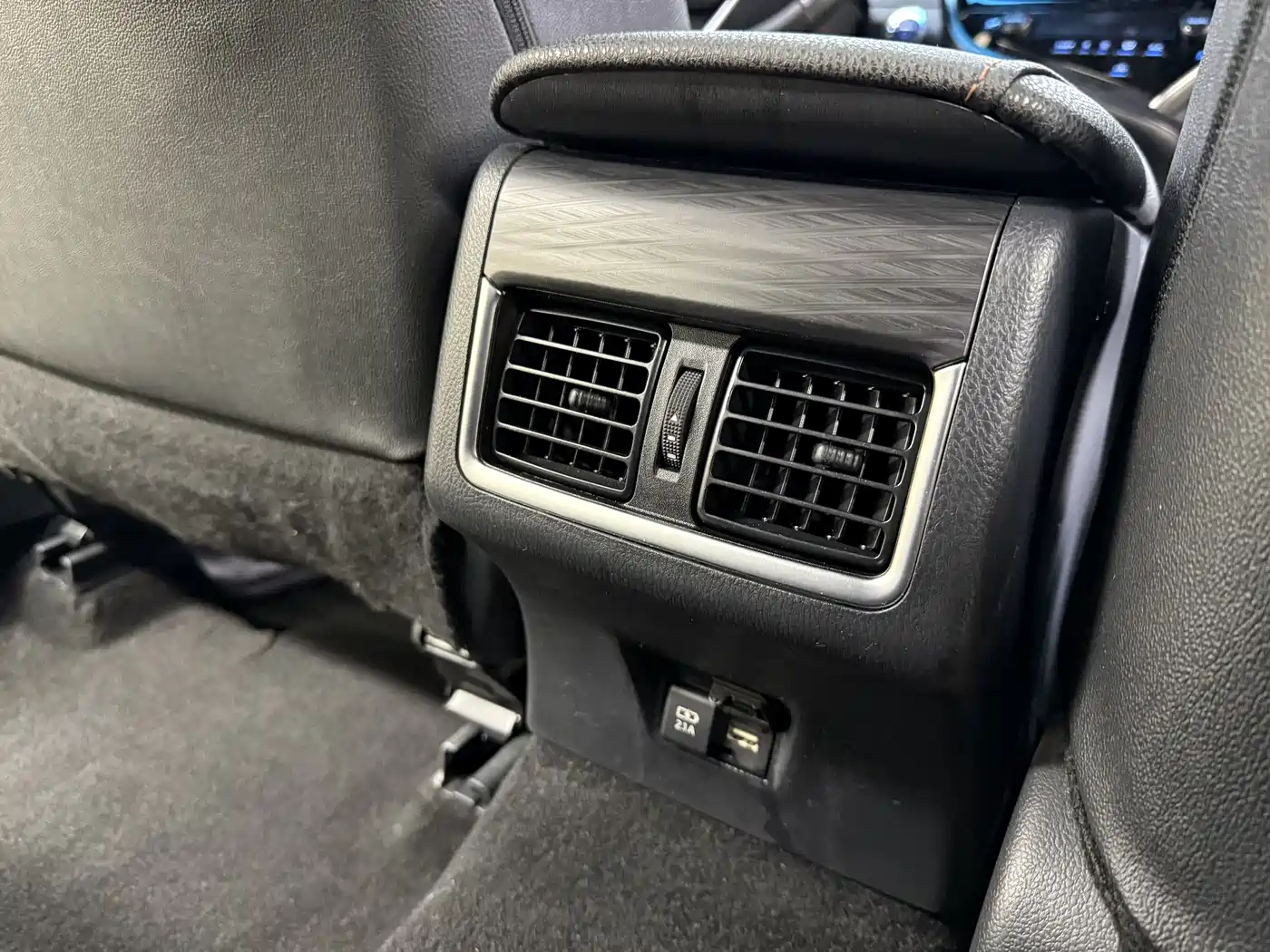 Toyota Camry 2021 Hybrid 2.5HGVP Leading Edition фото 19