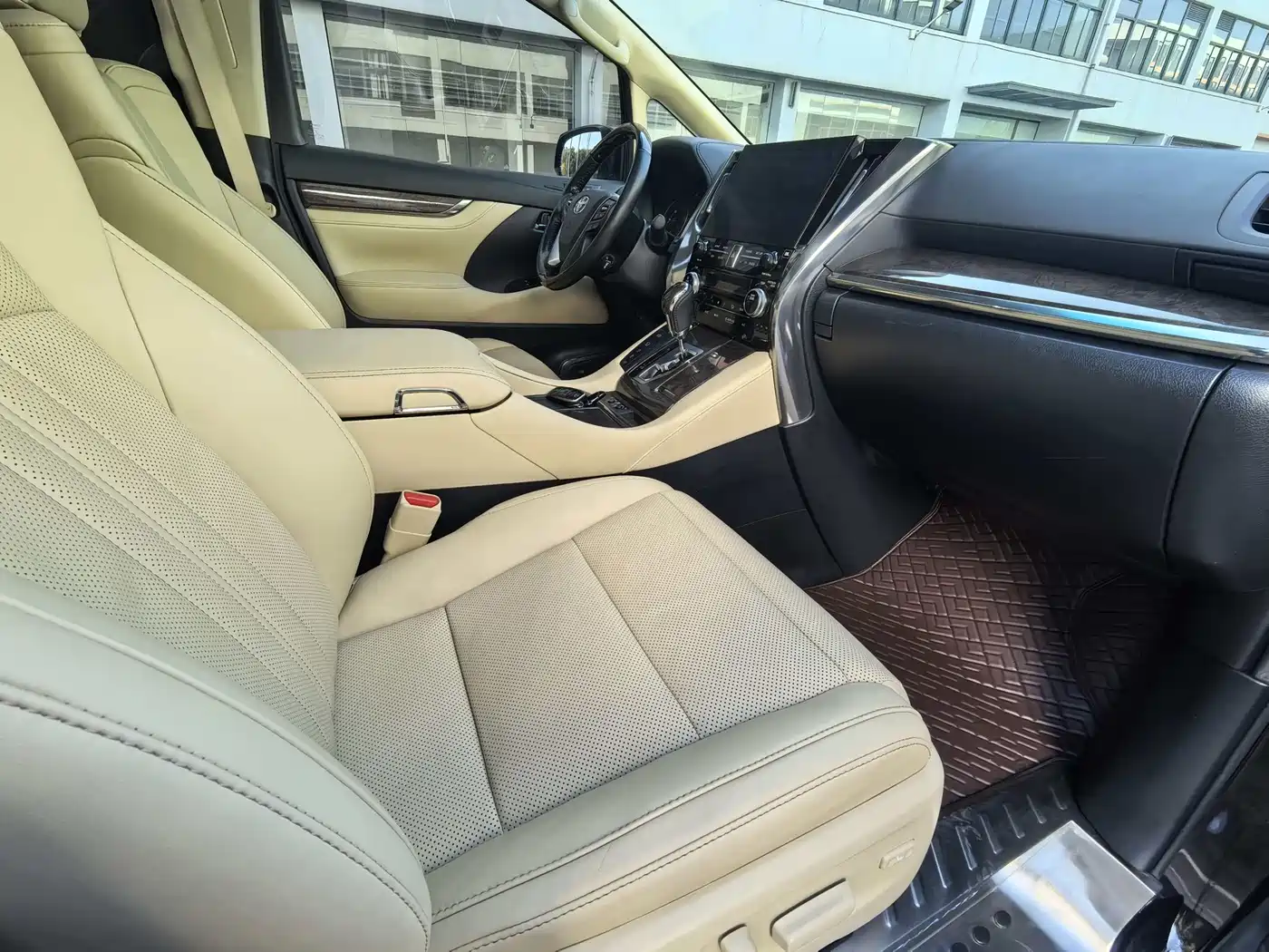 Toyota Alphard 2018 3.5L Premium фото 17