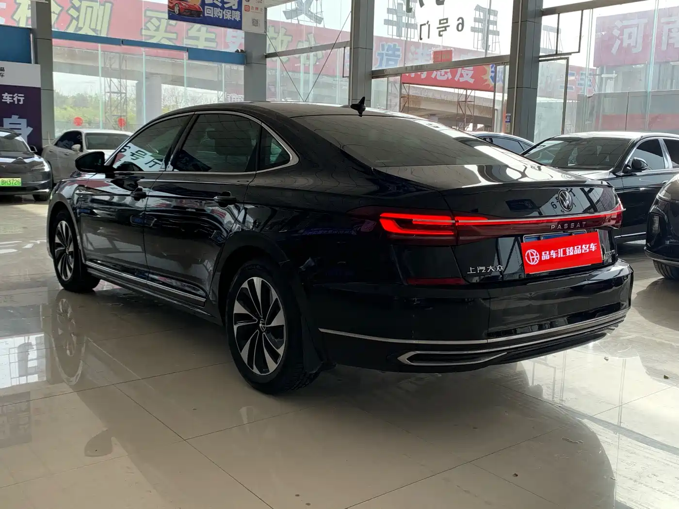Volkswagen Passat 2023 330TSI Starlight Elite Edition фото 13