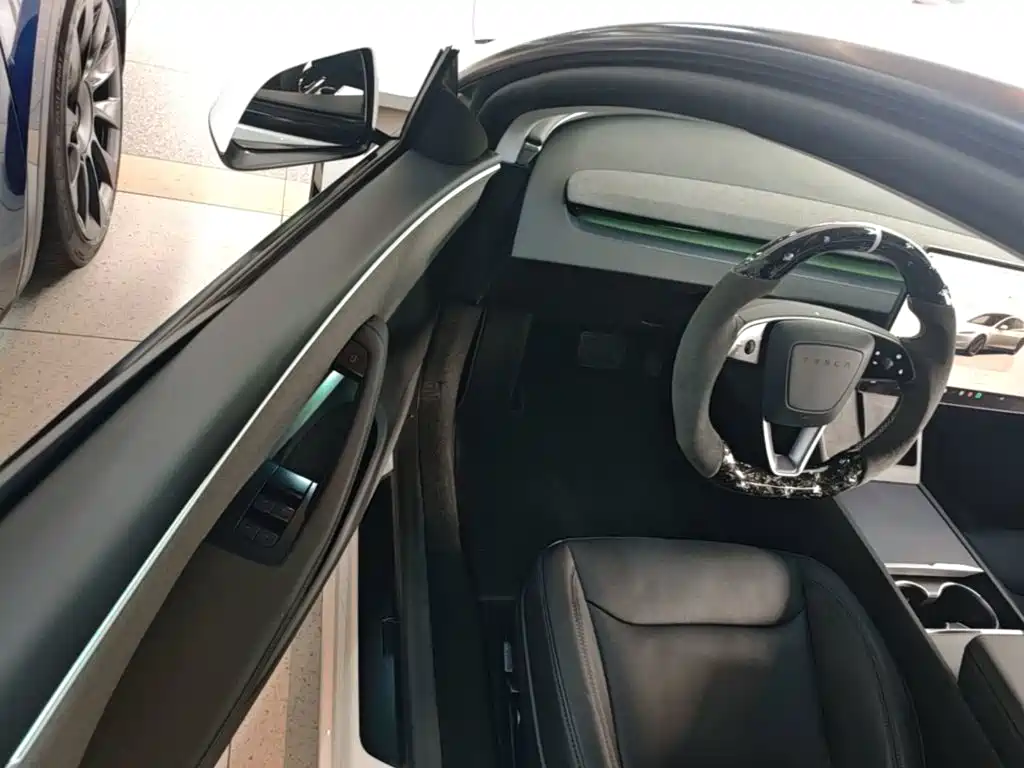 Фото 16 - Tesla Model 3