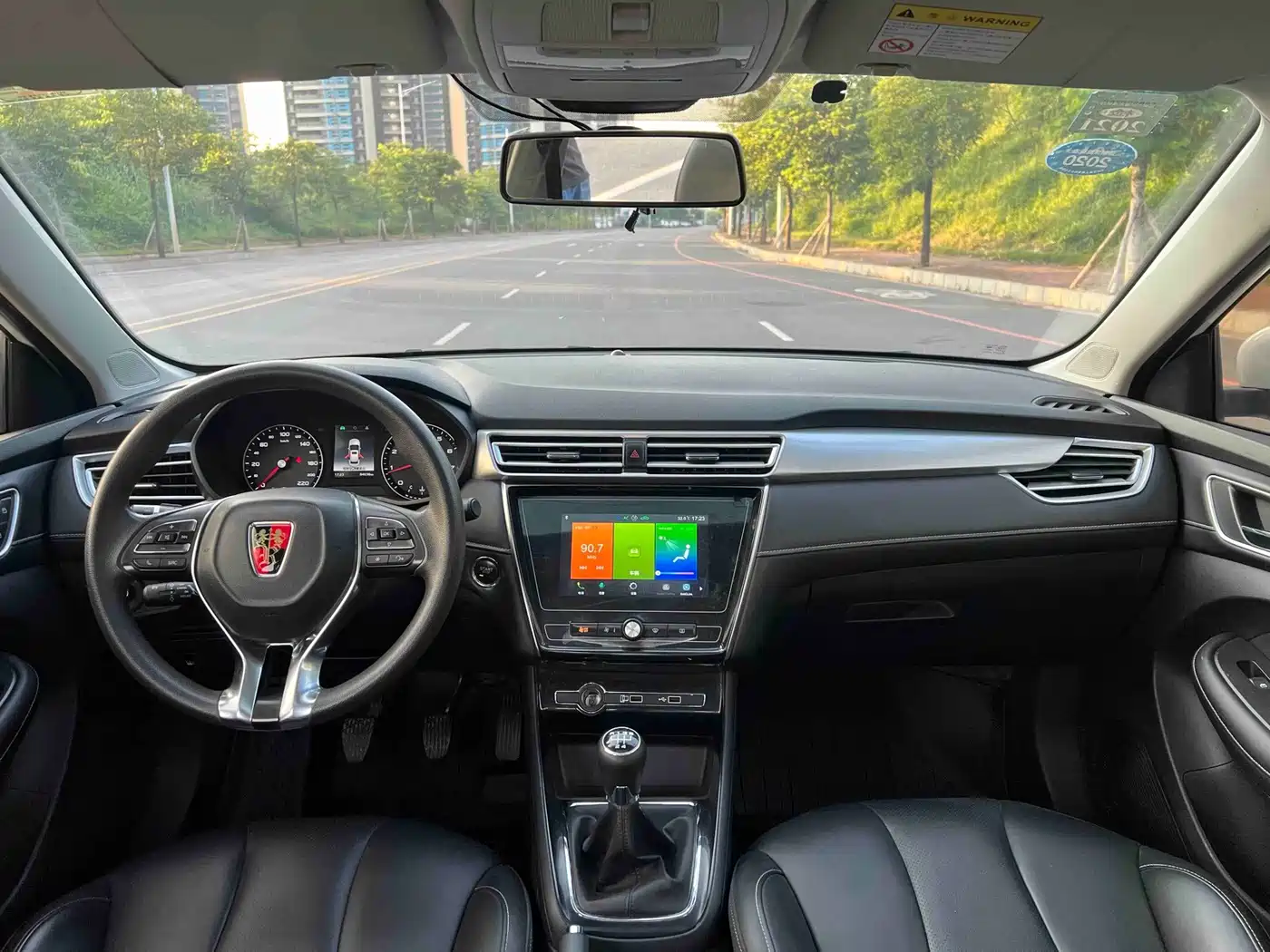 Roewe i5 2019 2019 1.5L Manual 4G Connected LingHao Flagship Version