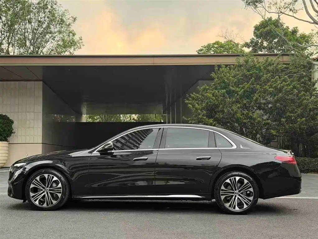 MERCEDES-BENZ E-CLASS