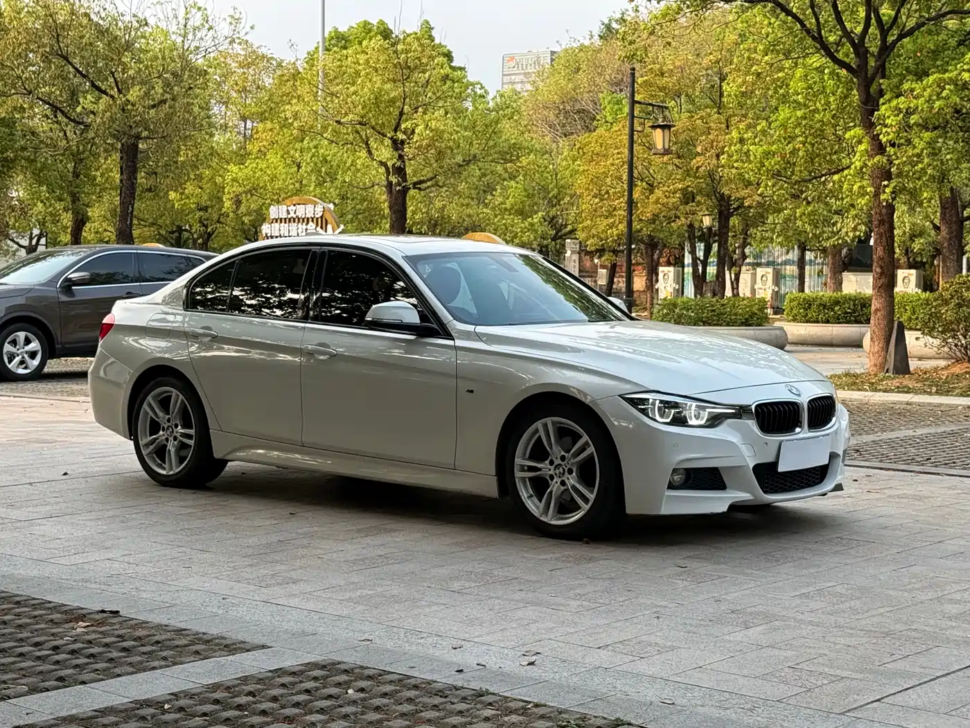 BMW 3 Series 2017 320i M Sport фото 3