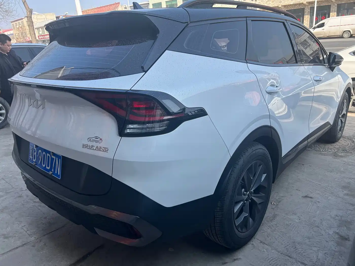 KIA LION PLATINUM EXPANDS THE WORLD