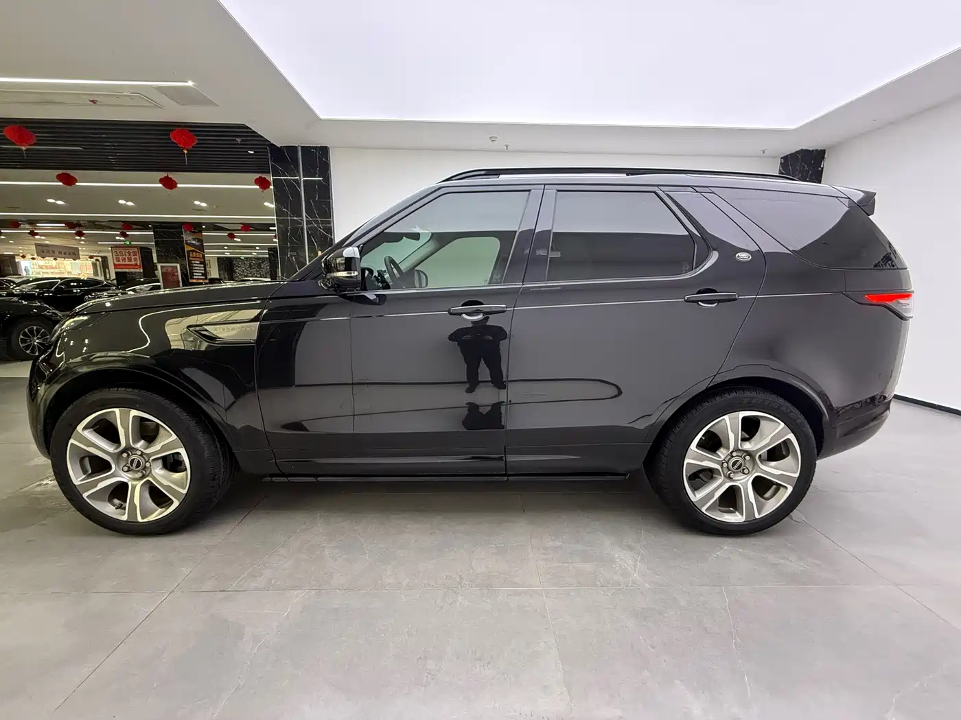 Land Rover Discovery 2019 2.0T SE фото 5