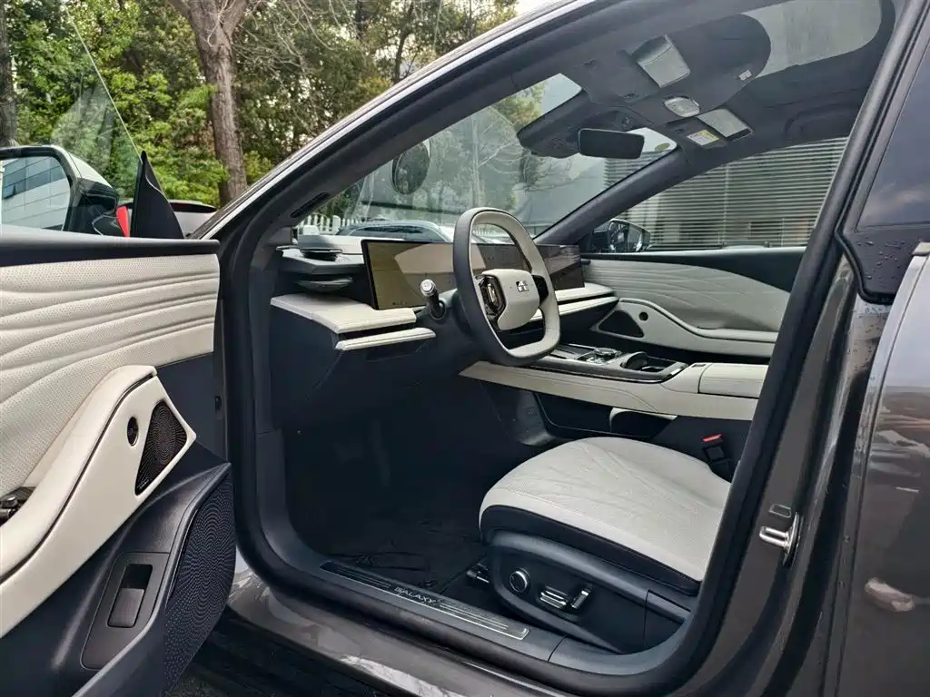 GEELY GALAXY GALAXY E8