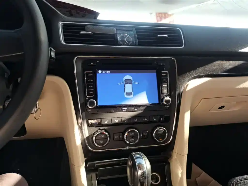 Volkswagen Passat 2014 1.8TSI DSG Luxury Edition фото 13