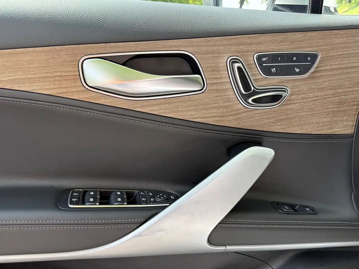 Denza X 2020 Model PHEV Flagship Edition фото 10