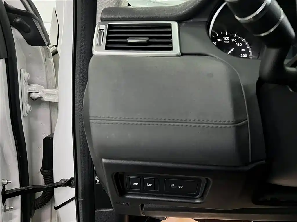 Land Rover Discovery Sport 2019 240PS SE Edition China VI фото 21