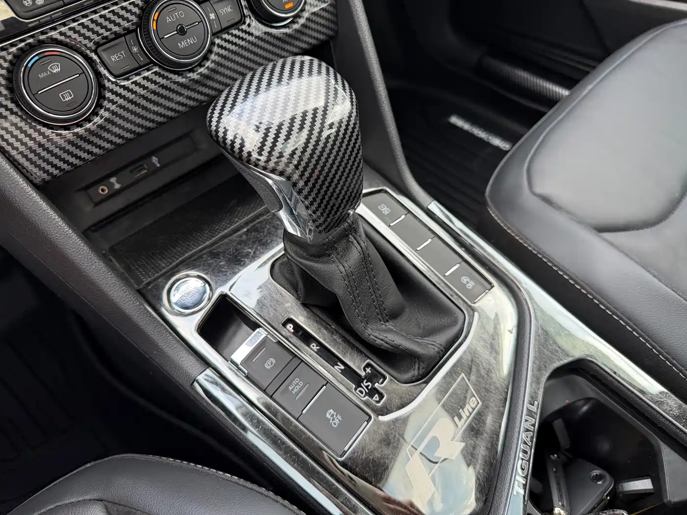 Photo 12 - Volkswagen Tiguan L