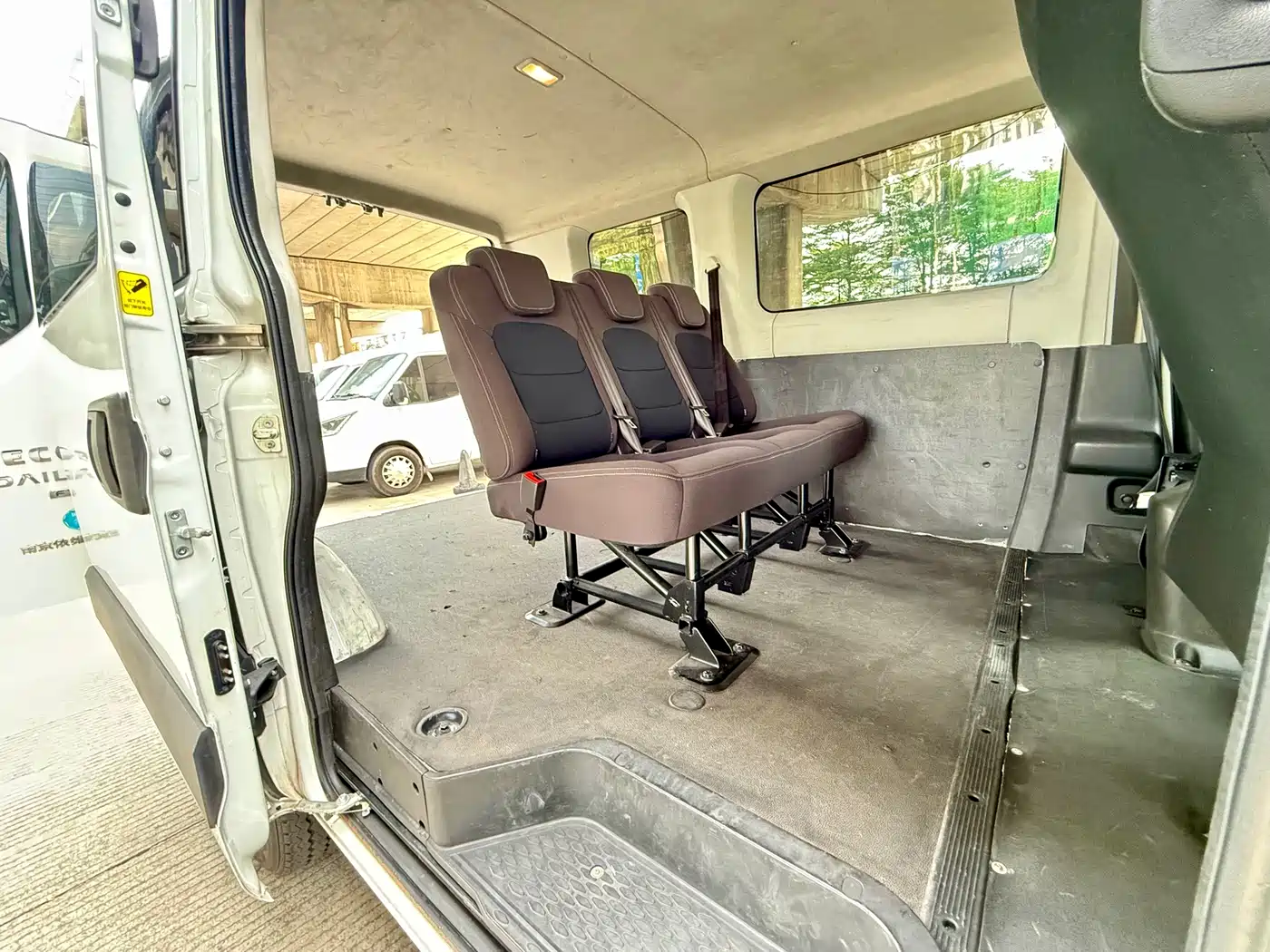 Iveco Daily 2023 2021 2.0T Manual Chaorui Short Wheelbase Low Roof Sliding Door F1A