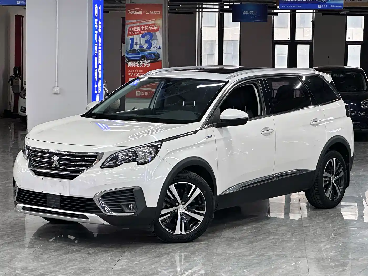 PEUGEOT 5008