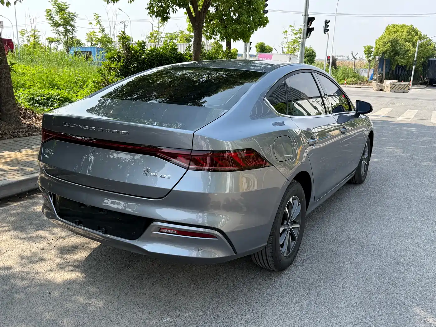 BYD Qin PLUS 2024 Glory Edition DM-i 55KM Leading фото 8