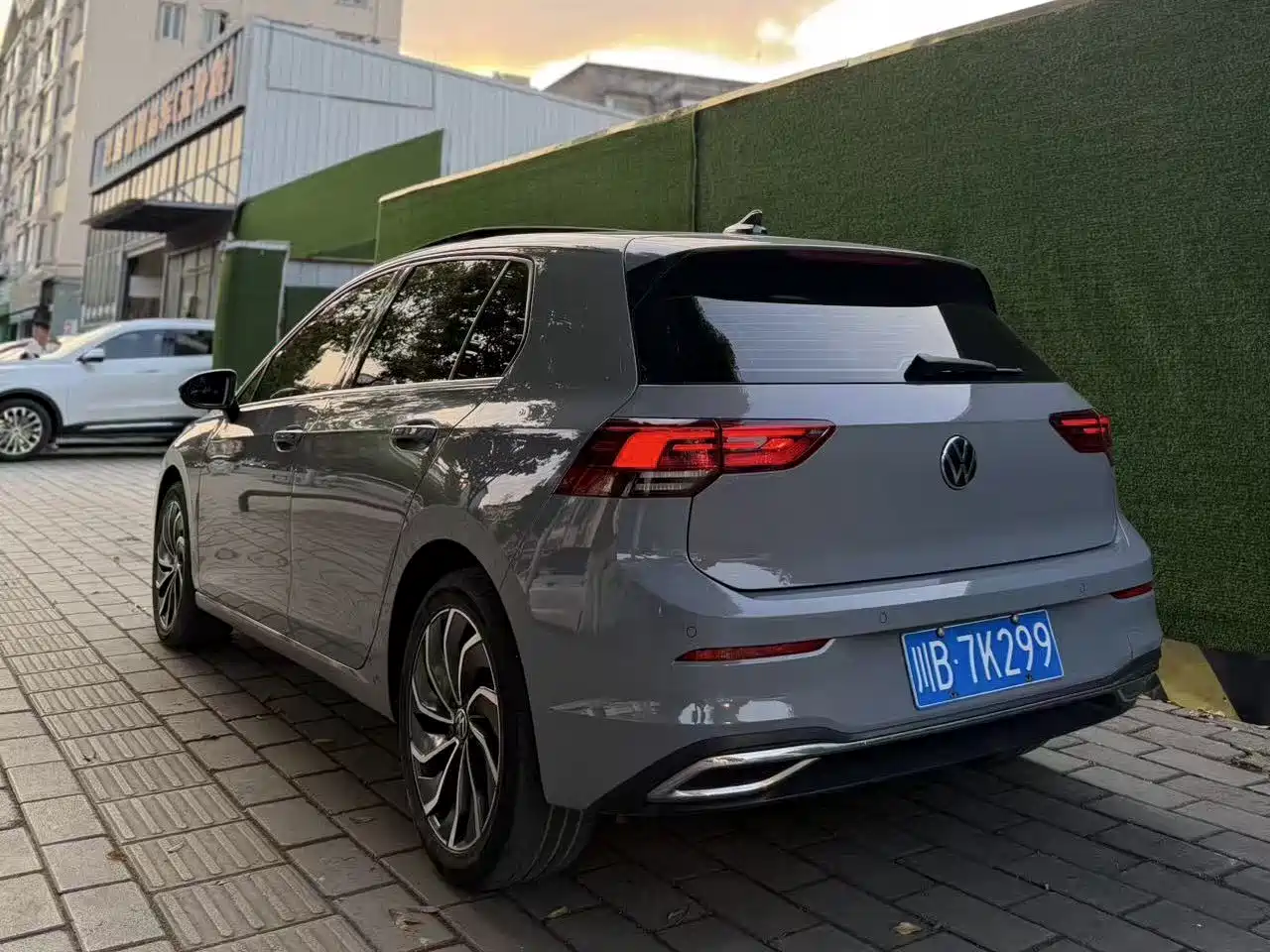 VOLKSWAGEN GOLF