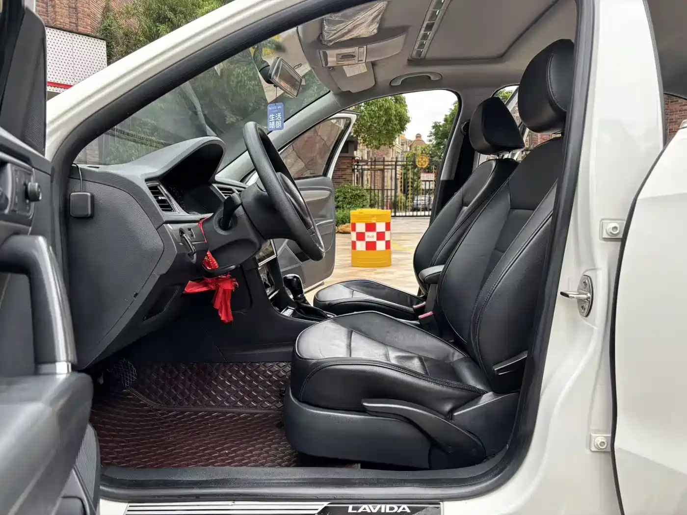 Volkswagen Lavida 2013 Facelift Classic 1.6L Automatic Comfort фото 12