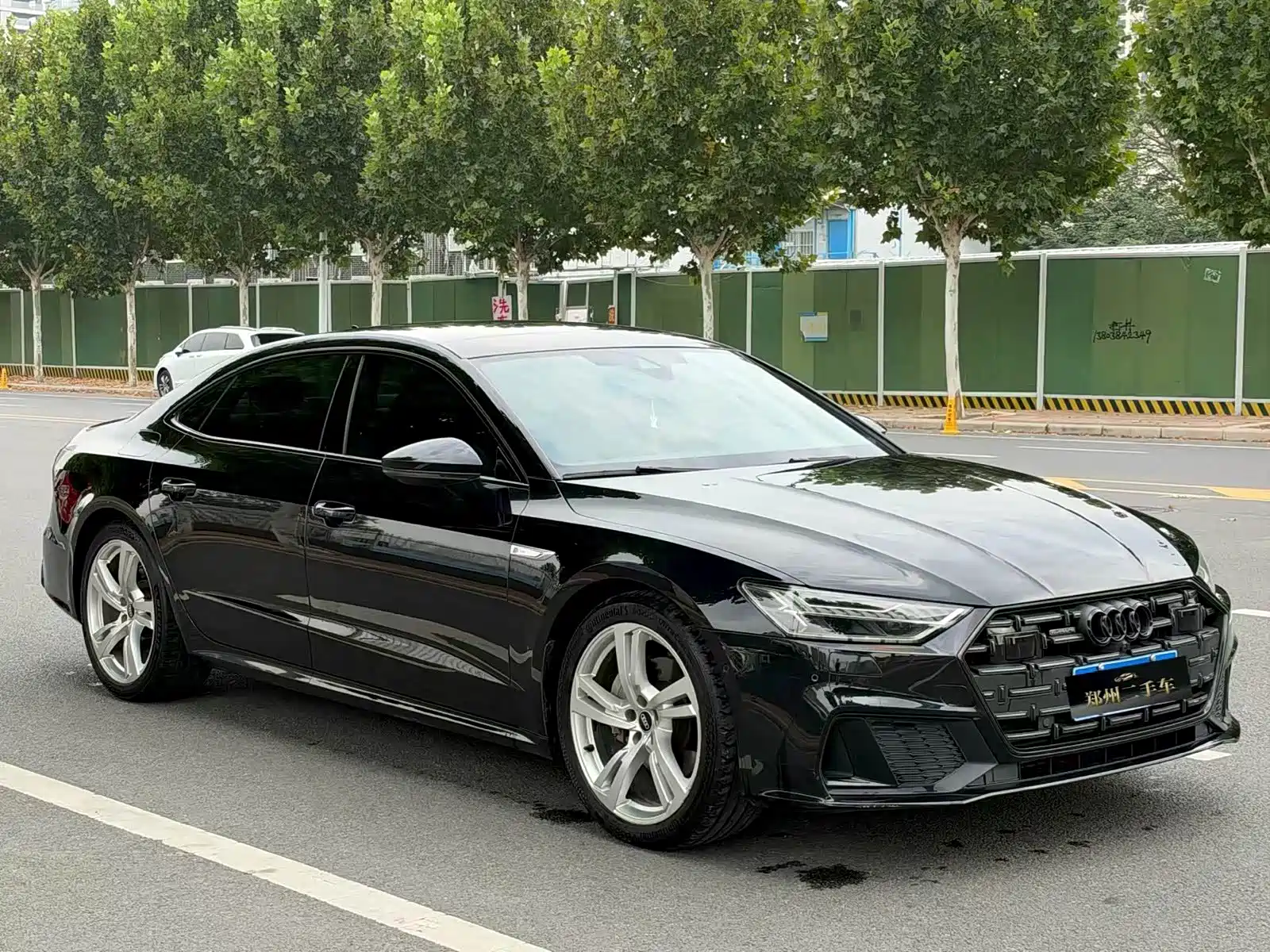 Photo 3 - Audi A7L