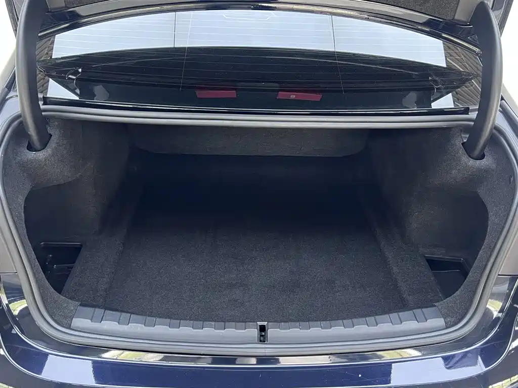 BMW 3 Series 2023 320Li M Sport Package фото 27