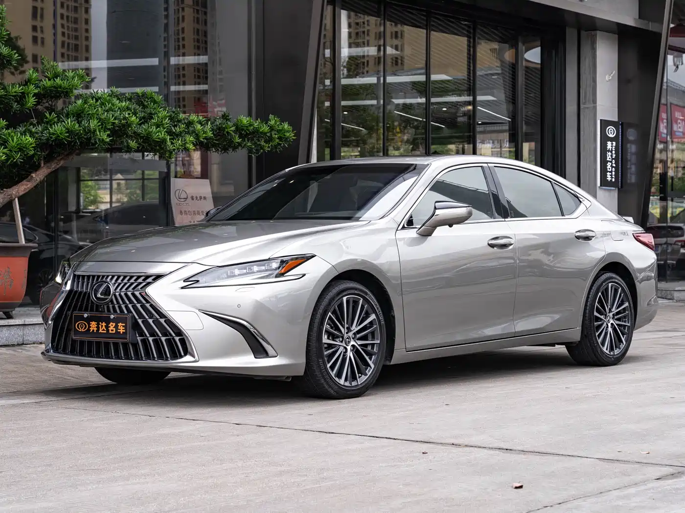 Lexus ES 2022 300h Ultimate Edition